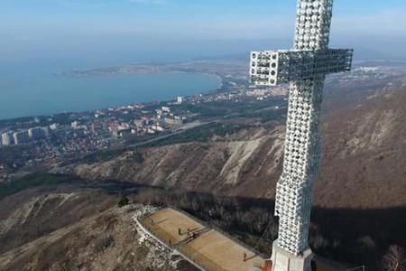 Крест на Горном хребте