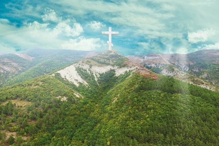 Православный крест высотой 34 метра